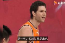 包含孙兴慜场边指挥情绪激动，本菲卡队员怒摔水瓶的词条